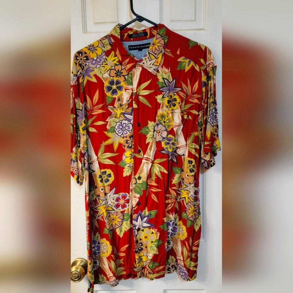Men's Vintage Tommy Hilfiger Hawaiian shirt size large.  In EUC!